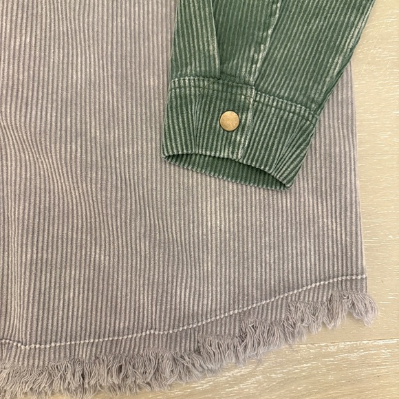 Green and Gray Utility Jacket with Durable Design Colorblock 90’s Distressed - Picture 2 of 11